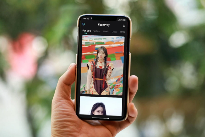 Một ứng dụng miễn phí trên smartphone tạo video deepfake dễ dàng. Ảnh: Khương Nha